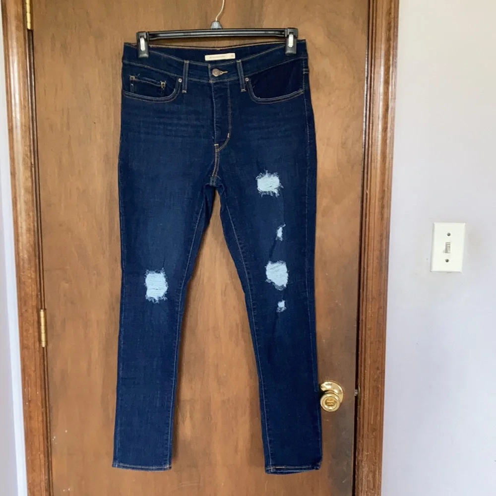 Levi’s 311 shaping skinny distressed jean with stretch size 30